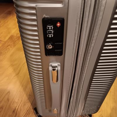 KENNETH COLE CARRY ON SUITCASE WITH COMBINATION & 4 WHEELS PLUS A DUFFLE BAG