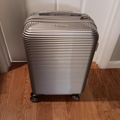 KENNETH COLE CARRY ON SUITCASE WITH COMBINATION & 4 WHEELS PLUS A DUFFLE BAG