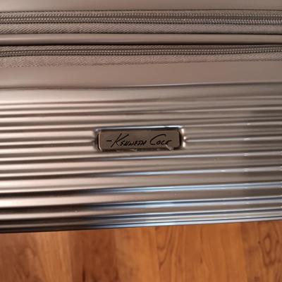 KENNETH COLE CARRY ON SUITCASE WITH COMBINATION & 4 WHEELS PLUS A DUFFLE BAG