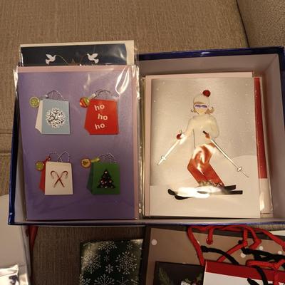 NICEE INDIVIDUAL CHRISTMAS CARDS, HALLMARK GIFT BAGS AND TISSUE PAPER
