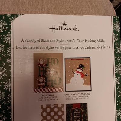NICEE INDIVIDUAL CHRISTMAS CARDS, HALLMARK GIFT BAGS AND TISSUE PAPER