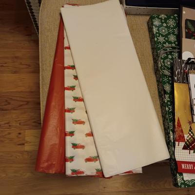 NICEE INDIVIDUAL CHRISTMAS CARDS, HALLMARK GIFT BAGS AND TISSUE PAPER