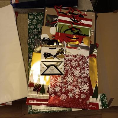 NICEE INDIVIDUAL CHRISTMAS CARDS, HALLMARK GIFT BAGS AND TISSUE PAPER