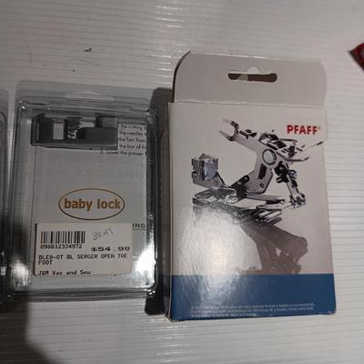 PFAFF SELECT IDT SEWING MACHINE WITH ATTACHMENTS AND MANUAL