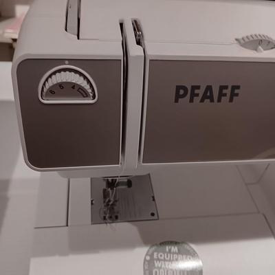 PFAFF SELECT IDT SEWING MACHINE WITH ATTACHMENTS AND MANUAL