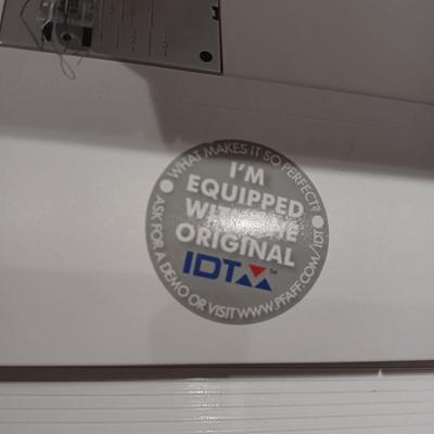 PFAFF SELECT IDT SEWING MACHINE WITH ATTACHMENTS AND MANUAL