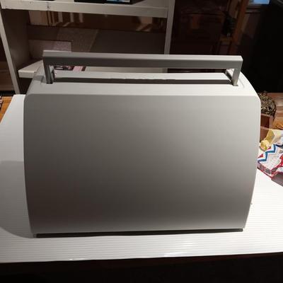 PFAFF SELECT IDT SEWING MACHINE WITH ATTACHMENTS AND MANUAL