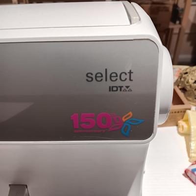 PFAFF SELECT IDT SEWING MACHINE WITH ATTACHMENTS AND MANUAL