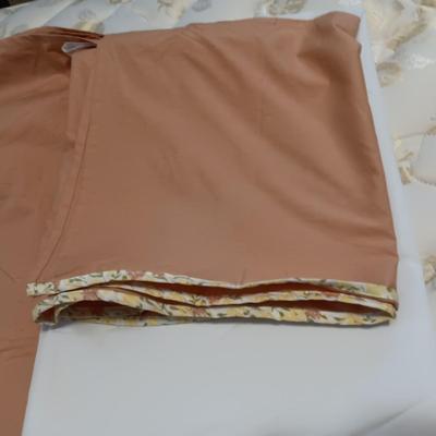 FULL SIZE COMFORTER, SHEET SET, PILLOWS W/SHAMS AND BED SKIRT