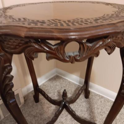 BEAUTIFULLY DETAILED SIDE TABLE