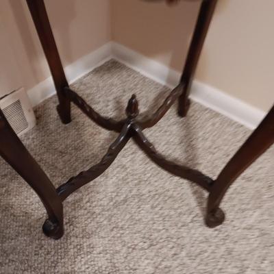 BEAUTIFULLY DETAILED SIDE TABLE