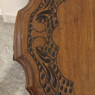 BEAUTIFULLY DETAILED SIDE TABLE