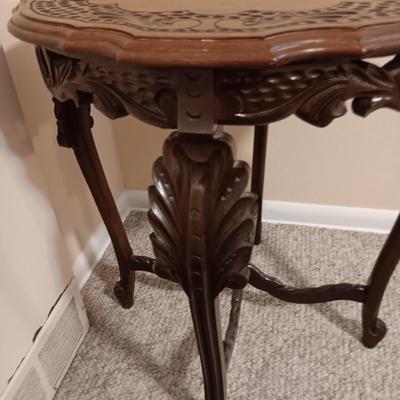 BEAUTIFULLY DETAILED SIDE TABLE