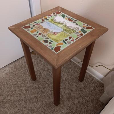 TILE TOP SIDE TABLE AND A BRASS BASE LAMP