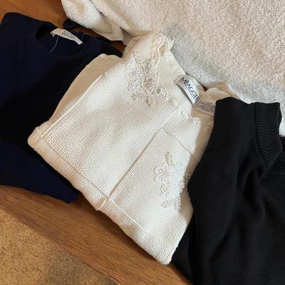 Lot 276 Women's sweaters