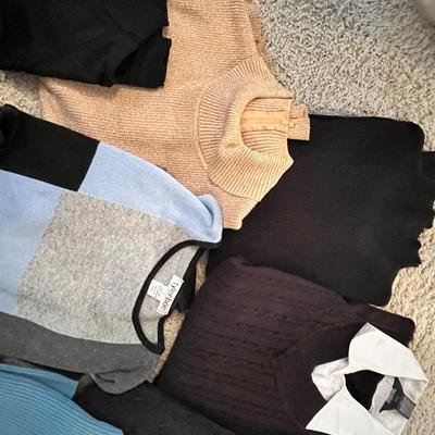 Lot 277 Asst. Women's tops