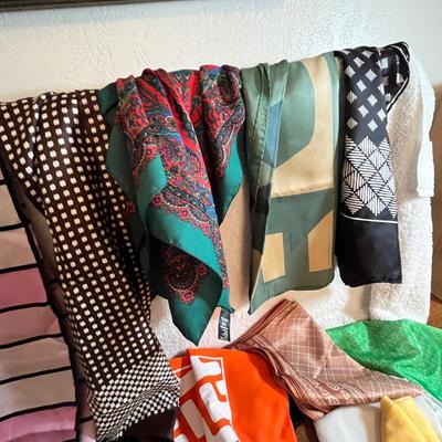 Lot 281 Scarves