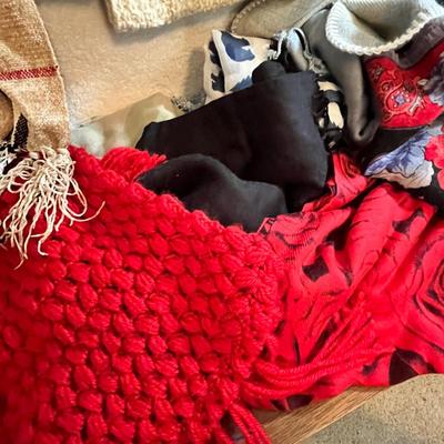 Lot 283 Heavy scarves