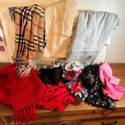 Lot 283 Heavy scarves