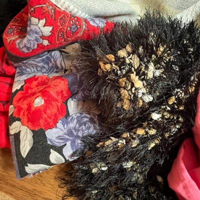 Lot 283 Heavy scarves