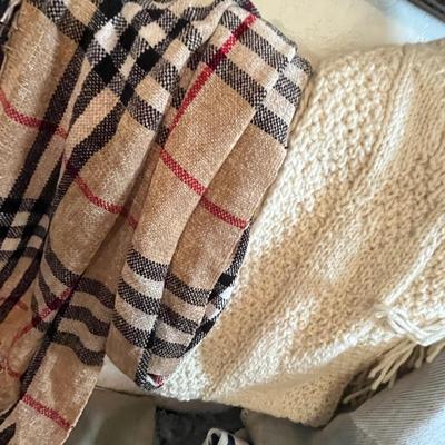 Lot 283 Heavy scarves