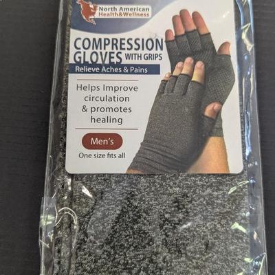 Compression Gloves With Grips & Gamehide Camo Gloves