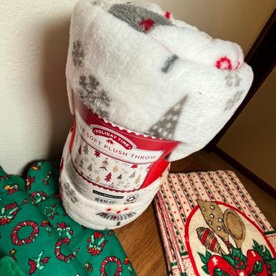 Lot 294 Christmas stuff