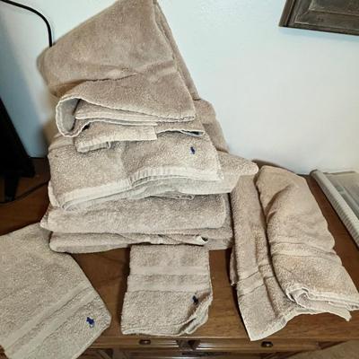 Lot 296 Ralph Lauren Towel set