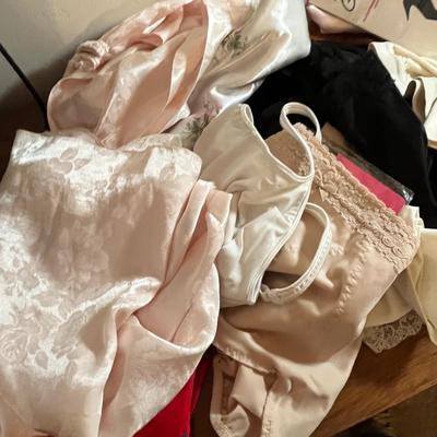 Lot 297 Women's intimates