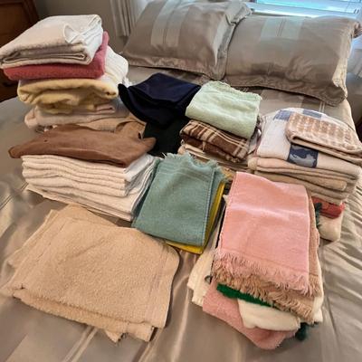 Lot 303 Massive lot of towels