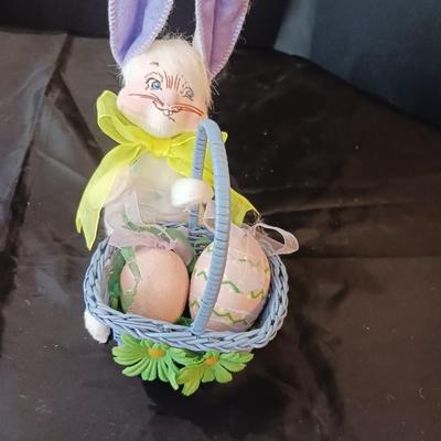 ANNALEE EASTER BUNNY W/BASKET AND EASTER EGGS