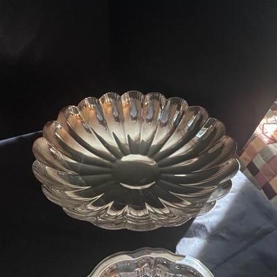 A VARIETY OF SILVER PLATED PLATTERS