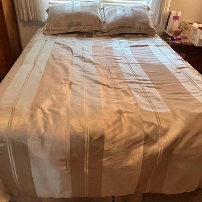 Lot 309 Queen Bed