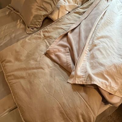Lot 309 Queen Bed