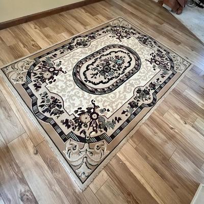 Lot 311 Mahdavis 5 x 8 Area Rug