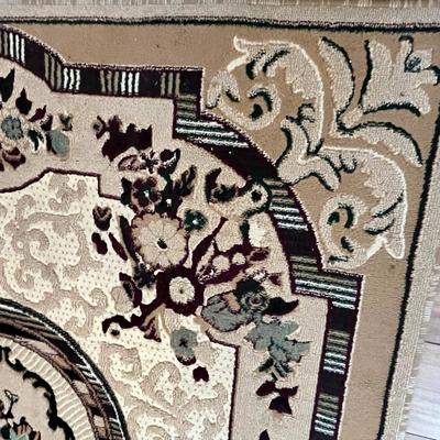 Lot 311 Mahdavis 5 x 8 Area Rug