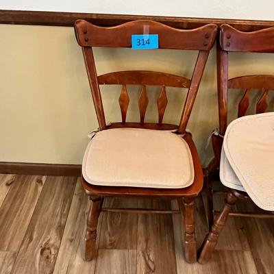 Lot 314 Temple Stuart Maple Dinette Set