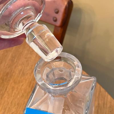 Lot 318 Etched crystal decanter