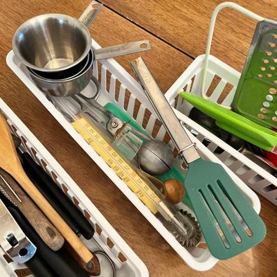 Lot 355 Utensils
