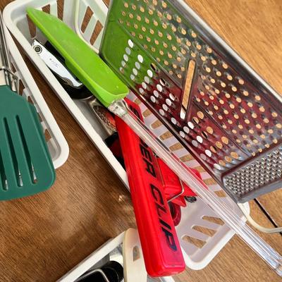 Lot 355 Utensils