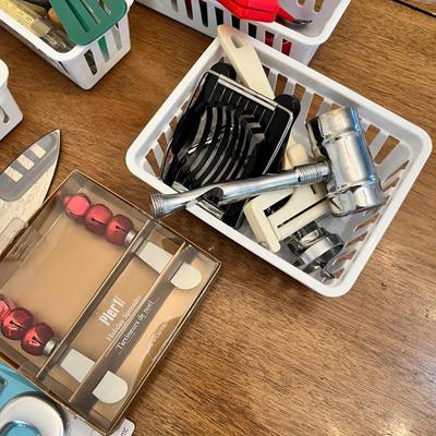 Lot 355 Utensils