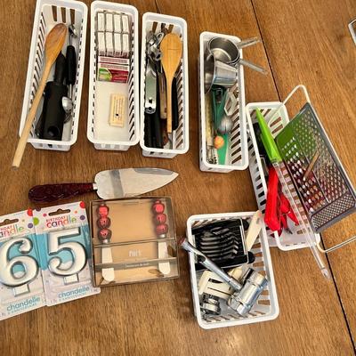 Lot 355 Utensils