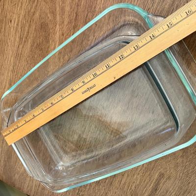 Lot 357 Pyrex baking pans
