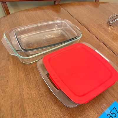 Lot 357 Pyrex baking pans