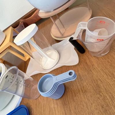 Lot 364 Plastic ware lot