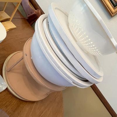 Lot 364 Plastic ware lot