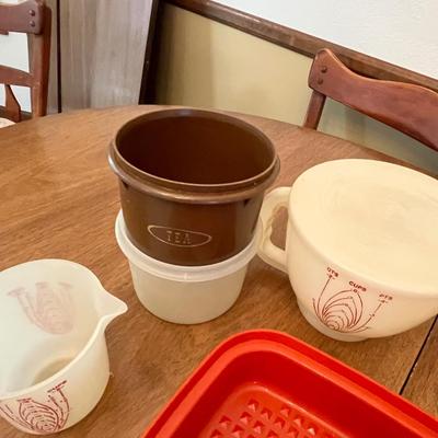 Lot 365 Vintage Tupperware