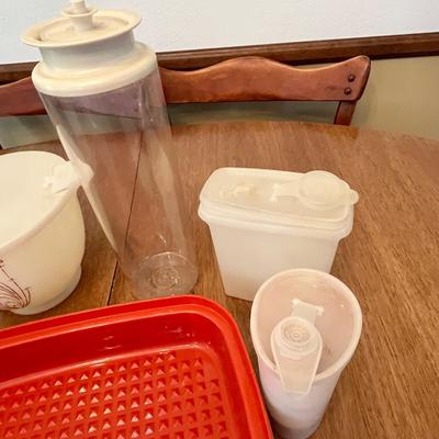 Lot 365 Vintage Tupperware