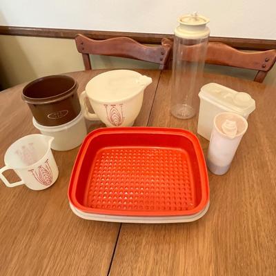 Lot 365 Vintage Tupperware
