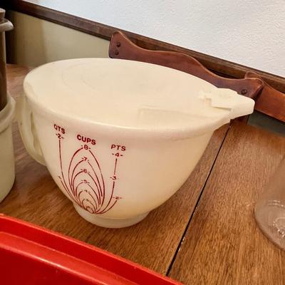 Lot 365 Vintage Tupperware